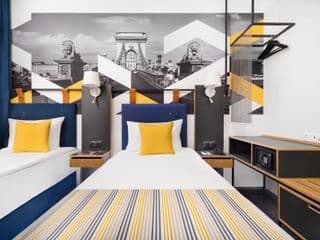 D8 Hotel