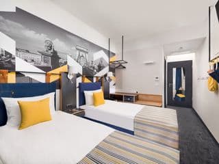 D8 Hotel