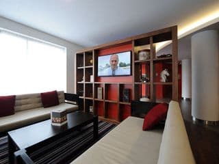 Holiday Inn Express London Luton Airport, an IHG Hotel